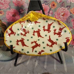 DECOUPAGE CLAM SHELL DECOUPAGE REINDEER ON A CLAM SHELL TRINKET DISH